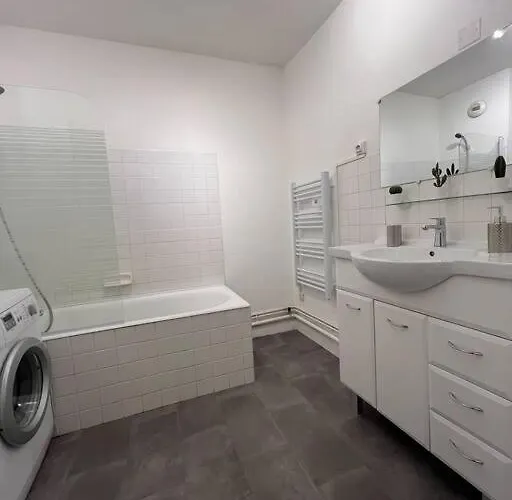 T1, Parking Prive, Proche Gare * Moulins (Allier)